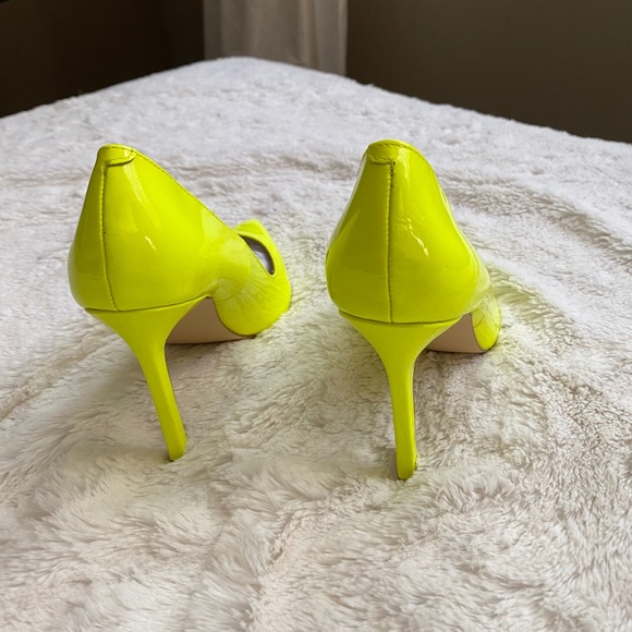 Neon Yellow Shoemint Pumps - Picture 8 of 16